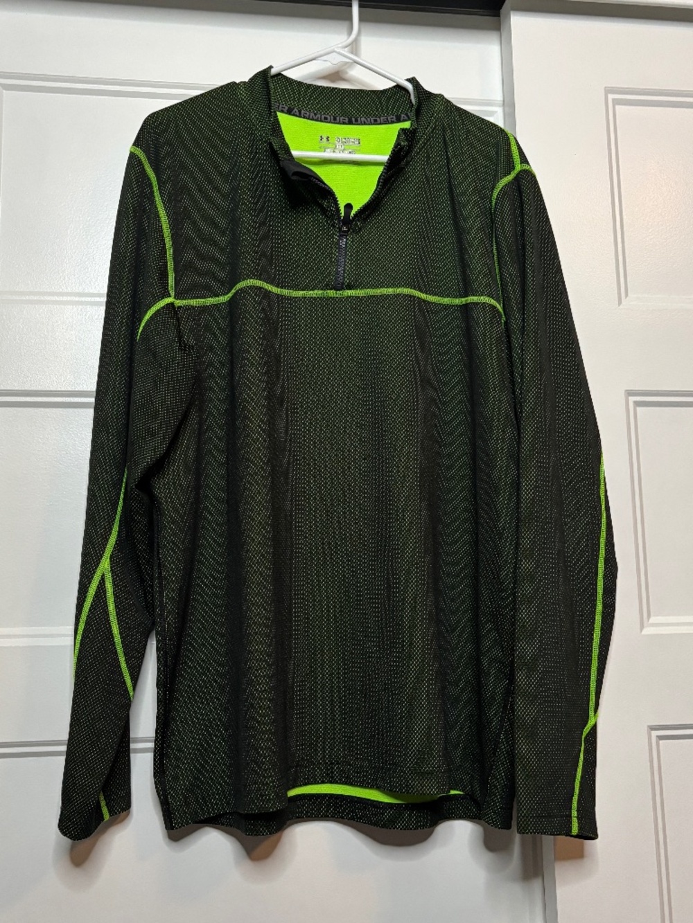 Under Armour Quarter Zip Pull Over Fleece Lined Sweatshirt